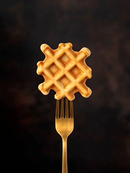 Çatal Üzerinde Waffle Kahvaltı Belçika Yemeği Aperatif Tatlı Çıtır Çıtır — Stok fotoğraf
