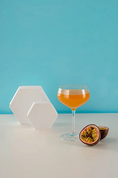 Blank Foto Cocktail Martini Passionsfrukt Dryck Alkohol Friskhet Sommar Exotisk — Stockfoto