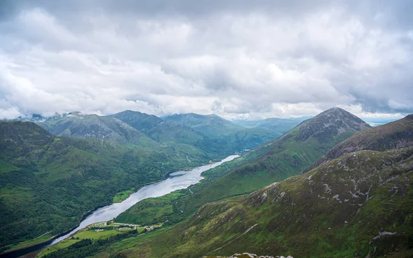 Landschaftsaufnahmen Von Bergen See Dorf Glencoe Schottland — Stockfoto
