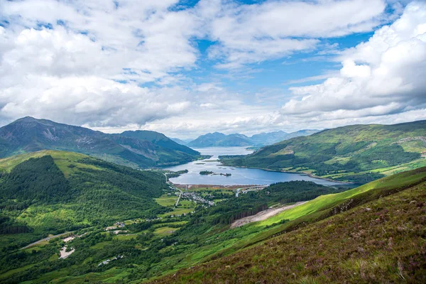 Landschaftsaufnahmen Von Bergen See Dorf Glencoe Schottland — Stockfoto
