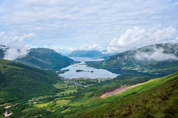 Krajobraz Gór Jezioro Wieś Glencoe Szkocja — Zdjęcie stockowe