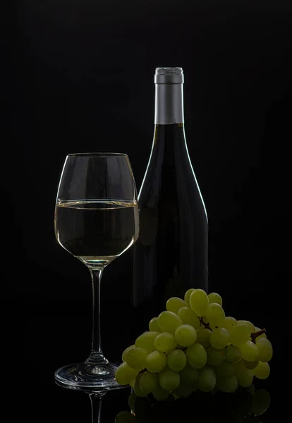 白葡萄酒和葡萄的食品摄影 — 图库照片