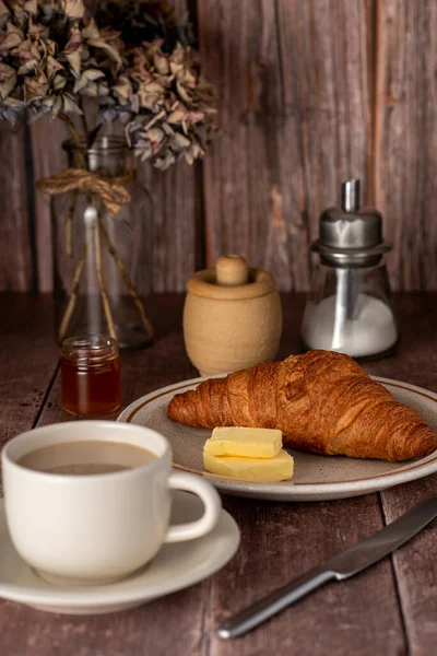 Voedselfotografie Van Croissant Cappuccino Boter Ontbijt — Stockfoto