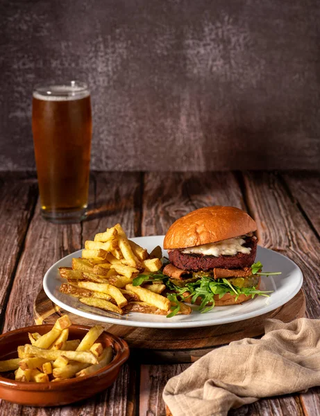 Voedingsfotografie Van Veganistische Hamburger Hamburger Friet Bier — Stockfoto
