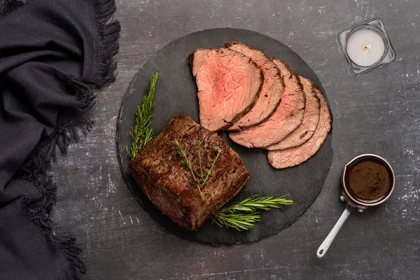 Voedselfotografie Van Geroosterd Rundvlees Filet Biefstuk Vlees Slagerij Saus — Stockfoto