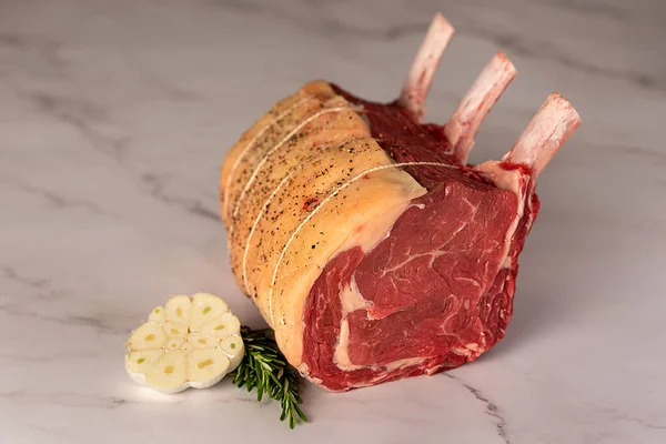 生牛肉 肉片的食品摄影 — 图库照片