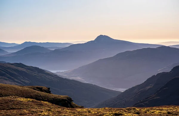 Landschaftsaufnahmen Von Bergen Nebel Morgen Hügel Wandern Wanderung Natur Gelassenheit — Stockfoto