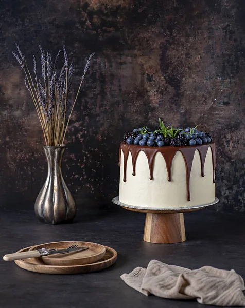 Food Photography Cake Chocolate Cream Blueberry Blackberry Drops Birthday Vanilla — Stock Photo, Image