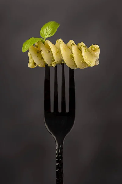 Makro Food Fotografie Von Riesigen Fusilli Nudeln Basilikum Pesto Sauce — Stockfoto