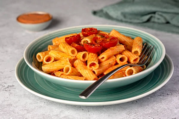 Food Photography Pasta Rigatoni Roasted Tomatoes Sauce Olive Oil Durum — Stock Photo, Image
