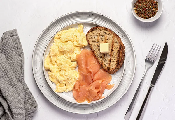 Food Photography Breakfast Scrambled Egg Brunch Omelette Smoked Salmon Toast — Stock Photo, Image