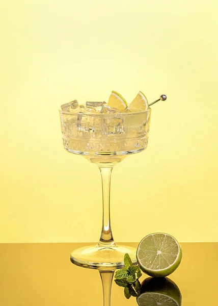Fotografia Cocktail Con Lime Mojito Menta Ghiaccio Drink Mocktail Freschezza — Foto Stock
