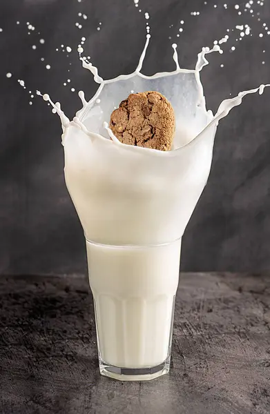 Food photography of milk, milkshake, chocolate biscuit, splashing, crunchy, drop, crispy, milky, advertisement, falling, glass, motion