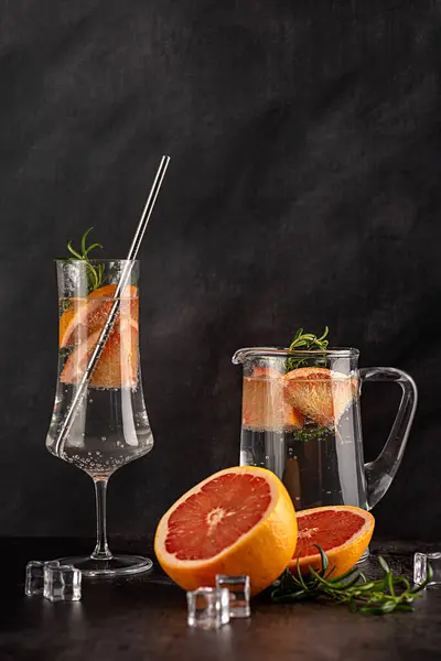 Blankofotos Von Soda Grapefruit Rosmarin Cocktail Rum Gin Tonic Obst Stockbild