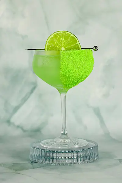 Makrofotografie Von Grünem Cocktail Mojito Rum Gin Tonic Limette Obst lizenzfreie Stockbilder