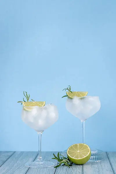 Trinken Sie Fotografien Von Gin Tonic Cocktail Rum Soda Limette lizenzfreie Stockbilder