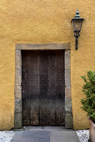 Fotografía Puerta Retro Linterna Envejecido Marco Casa Hogar Pueblo Escocia Fotos de stock