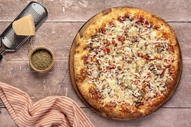 Mozzarella, Çedar peyniri, Parmesan, Chili, barbekü sosu, domuz eti, gurme, İtalyan mutfağı, yemek, Rustik tarzı.