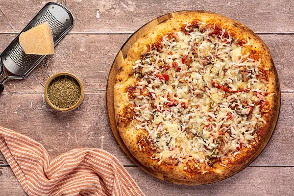 Mozzarella, Çedar peyniri, Parmesan, Chili, barbekü sosu, domuz eti, gurme, İtalyan mutfağı, yemek, Rustik tarzı.