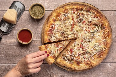 Mozzarella, Çedar peyniri, Parmesan, Chili, barbekü sosu, domuz eti, gurme, İtalyan mutfağı, yemek, Rustik tarzı.