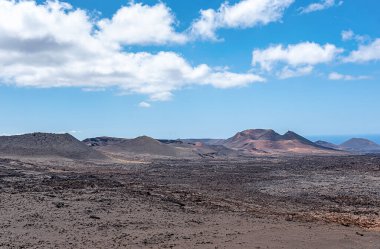 Volkanik taşlı dağ ve çöl manzaraları, Timanfaya Ulusal Parkı, Lanzarote, İspanya, turizm, turizm, volkanik ada, kuraklık
