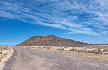 Dağ ve yolun manzara fotoğrafları, la Graciosa Adası, Lanzarote, İspanya, çöl, volkan, turizm, turizm beldesi