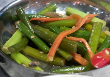 Kore mezeleri (Kko Kko Nara 'da akşam yemeği)