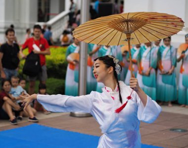 Singapur 'daki Istana Açık Ev' de Çinli dansçılar sahne alacak.