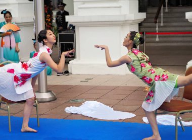 Singapur 'daki Istana Açık Ev' de Çinli dansçılar sahne alacak.