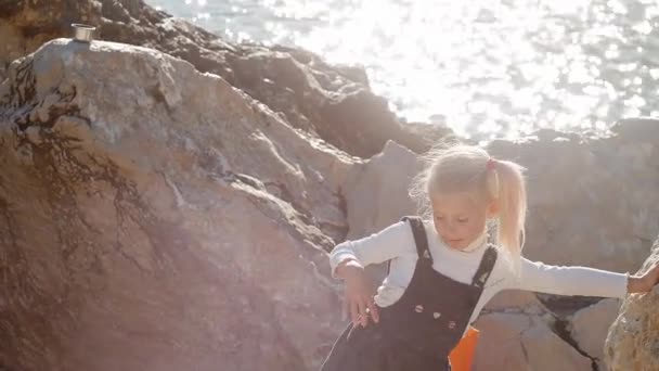 Blonde Girl Dancing Sunlight Stones Sea Background Medium Shot — Stok video
