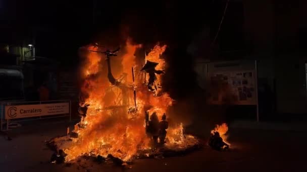 西班牙夏蒂瓦 2024年3月19日 在瓦伦西亚夏蒂瓦的拉斯法拉斯的最后一晚 燃烧着的纸灰石像坠落 — 图库视频影像