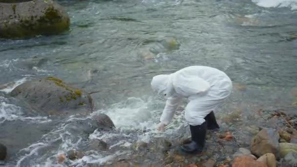 Analyzing River Water Water Pollution Problem Explorers Work — Stok video