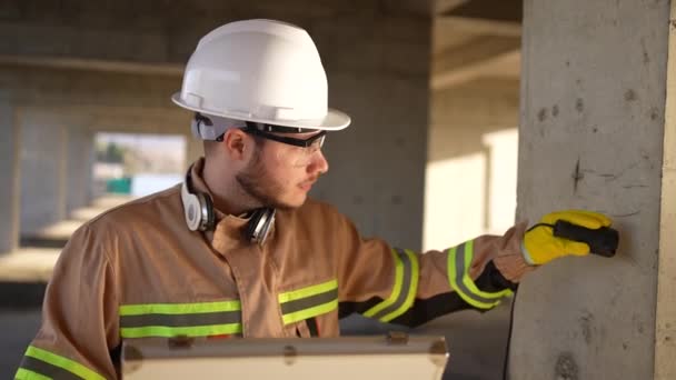 コンクリート構成物の品質管理や建物の建設時の欠陥診断 — ストック動画