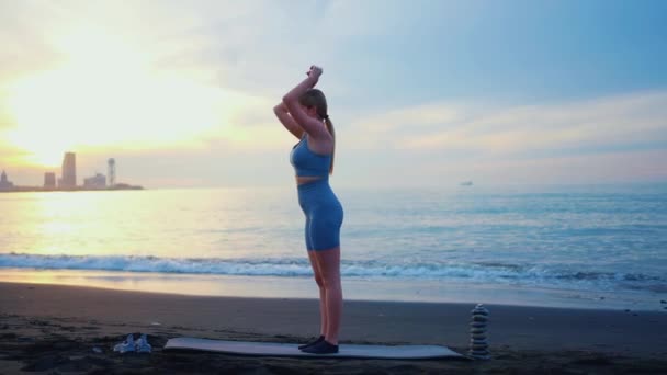 休闲温泉或暑假的概念 健康的生活方式 健身或瑜伽 — 图库视频影像