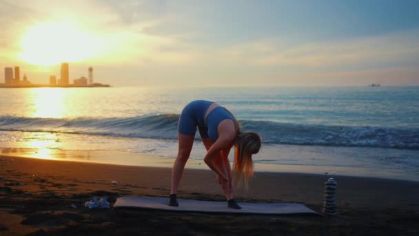 休闲温泉或暑假的概念 健康的生活方式 健身或瑜伽 — 图库视频影像