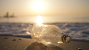 Plastik kirliliği Çöp geri dönüşümü ve suda mikro plastik partiküller