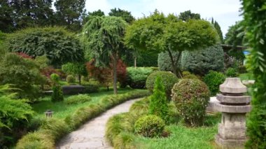 Japon bahçe stili, dekoratif elementler, vücut yok.