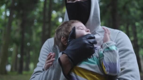 Похищение Человека Пропажа Маленького Ребенка — стоковое видео