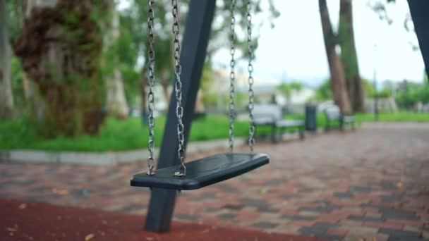 Çocuk Kaçırma Sorunu Çocuk Parkı Boş Bir Salıncaktır — Stok video