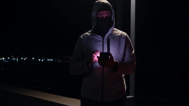 Ένα Πορτραίτο Ενός Εγκληματία Ληστή Χάκερ Μια Λάβα Νύχτα Στο — Αρχείο Βίντεο