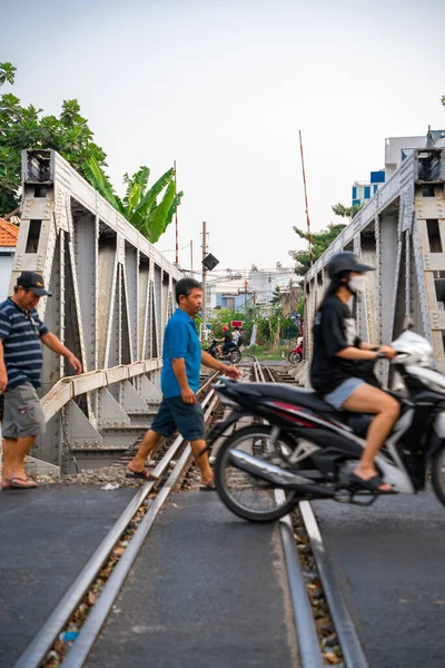 Мин Вьетнам Апреля 2023 Года Невероятный Вид Поезд Проходящий Узкой — стоковое фото