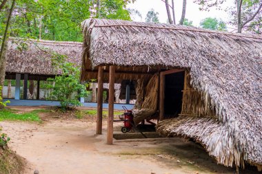 Cu Chi, Viet Nam - 20 Mayıs 2023: Cu Chi Tünelinin panoramik görüntüsü. Vietnam 'ın ünlü turistik merkezi.