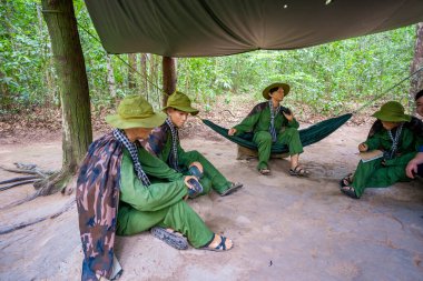 Cu Chi, Viet Nam - 20 Mayıs 2023: Cu Chi tünelleri 1968 'de Tet Taarruzu için Viet Kong' un operasyon üssüydü. Vietnam 'ın ünlü turistik merkezi.
