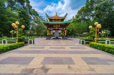 Cu Chi, Viet Nam - 20 Mayıs 2023: Sabah Ben Duoc Tapınağı, Cu Chi, Ho Chi Minh şehri, Vietnam. Cu Chi Tüneli 'nin yanındaki tarihi bölge devrimcisi, 1975' ten önce Vietnam 'ın ünlü bir devrimci üssü. Seyahat kavramı