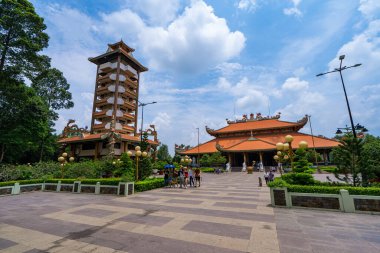 Cu Chi, Viet Nam - 20 Mayıs 2023: Sabah Ben Duoc Tapınağı, Cu Chi, Ho Chi Minh şehri, Vietnam. Cu Chi Tüneli 'nin yanındaki tarihi bölge devrimcisi, 1975' ten önce Vietnam 'ın ünlü bir devrimci üssü. Seyahat kavramı