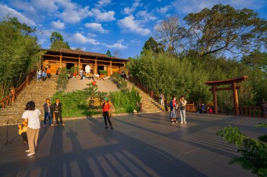 Bao Loc, Vietnam - 02 Mayıs 2023: Bao Loc kasabasındaki Linh Quy Phap An tapınağında güzel bir sabah. Seyahat kavramı