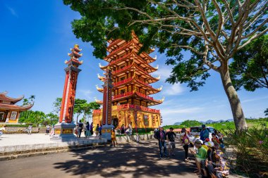 Bao Loc, Vietnam - 01 Mayıs 2023: Bao loc şehri, Lam Dong, Vietnam 'daki Bat Nha Pagoda' nın güzel manzarası.