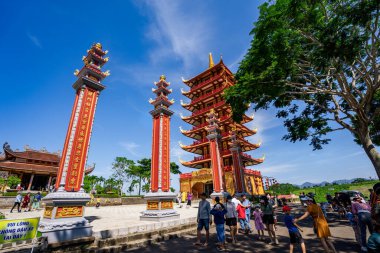 Bao Loc, Vietnam - 01 Mayıs 2023: Bao loc şehri, Lam Dong, Vietnam 'daki Bat Nha Pagoda' nın güzel manzarası.