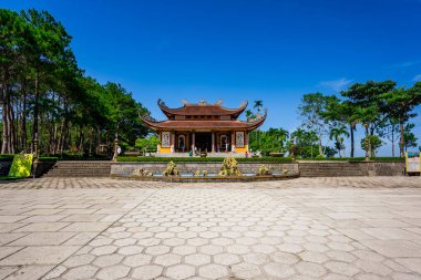Bao Loc, Vietnam - 01 Mayıs 2023: Bao loc şehri, Lam Dong, Vietnam 'daki Bat Nha Pagoda' nın güzel manzarası.
