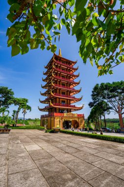 Bao Loc, Vietnam - 01 Mayıs 2023: Bao loc şehri, Lam Dong, Vietnam 'daki Bat Nha Pagoda' nın güzel manzarası.